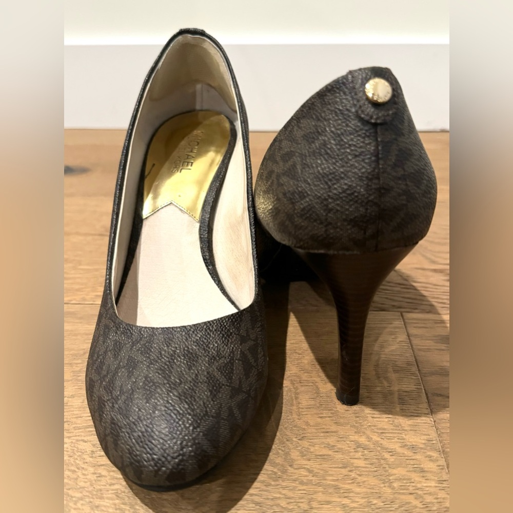 Michael by Michael Kors MK Monogram Flex Sole Pumps